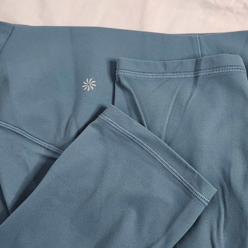 Athleta Women's Medium Salutation Stash Pocket II Capri Blue